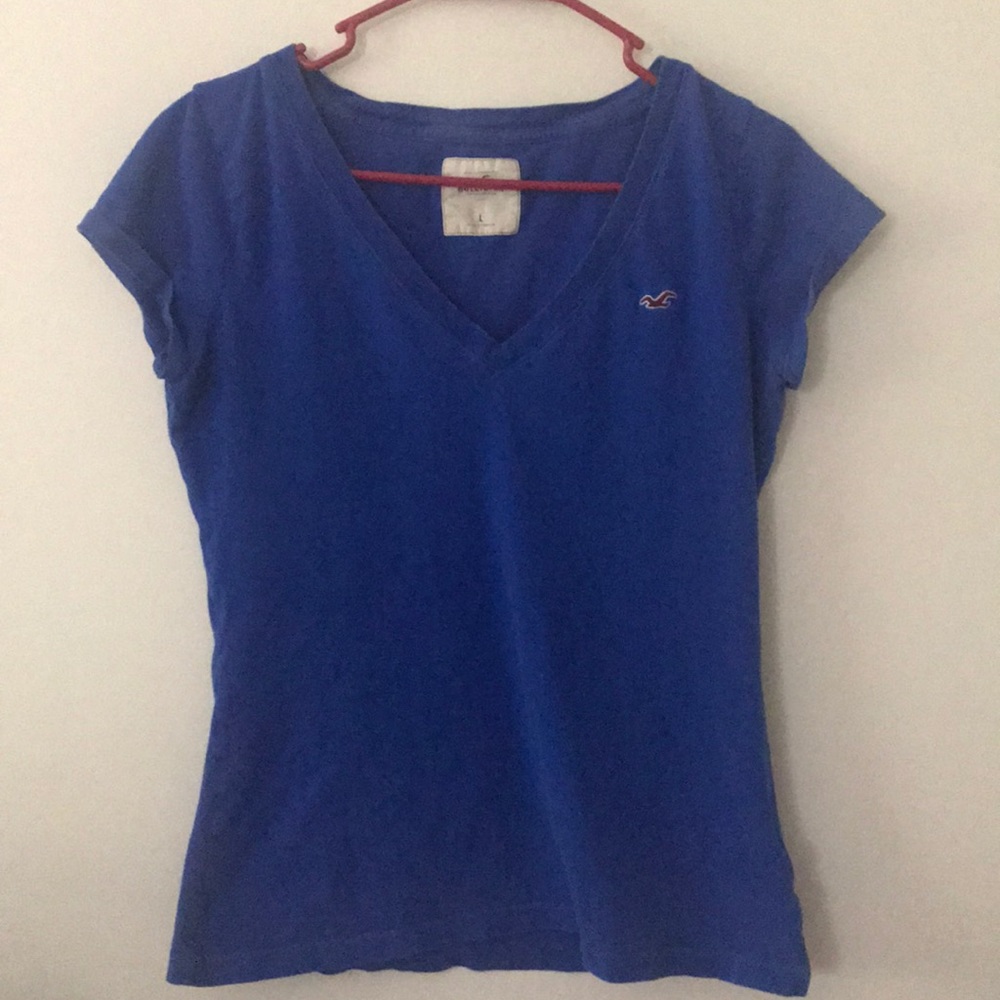 Hollister blue v neck shirt size large fits like m